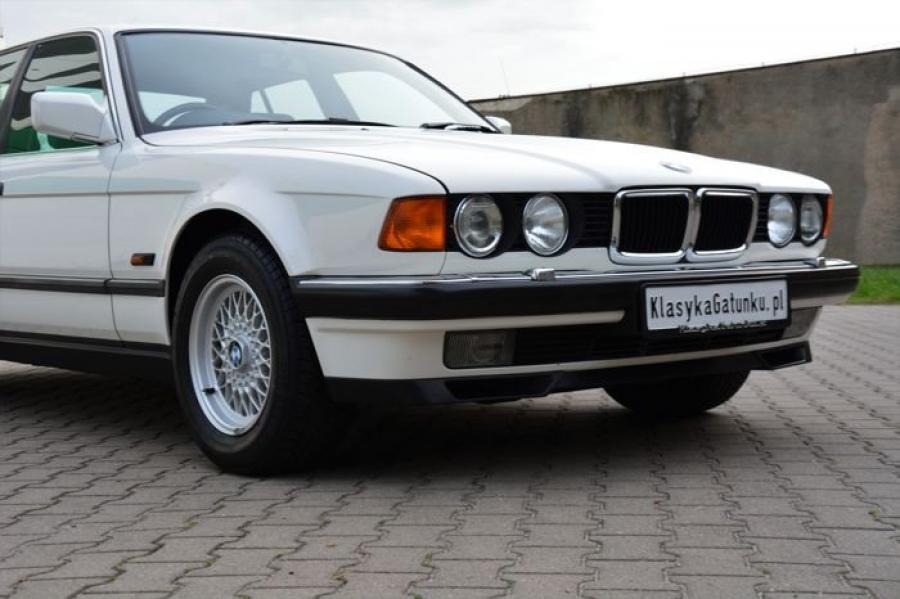 Детали экстерьера BMW 740i (E32) 1992 года  (UK) (фото 26 из 170)